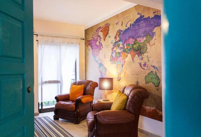 Пансион Paz & Amor Guest House   Peace & Love