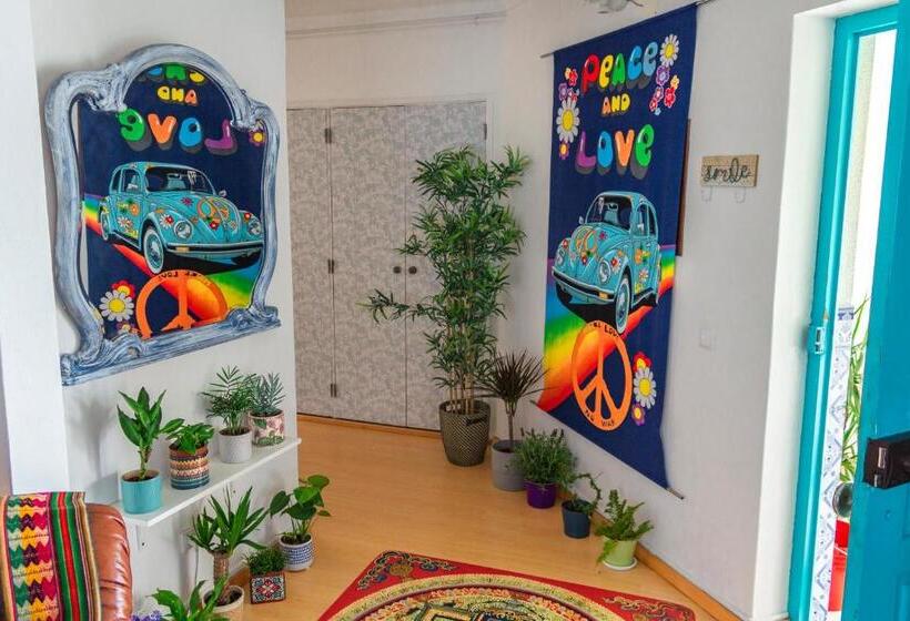 Пансион Paz & Amor Guest House   Peace & Love