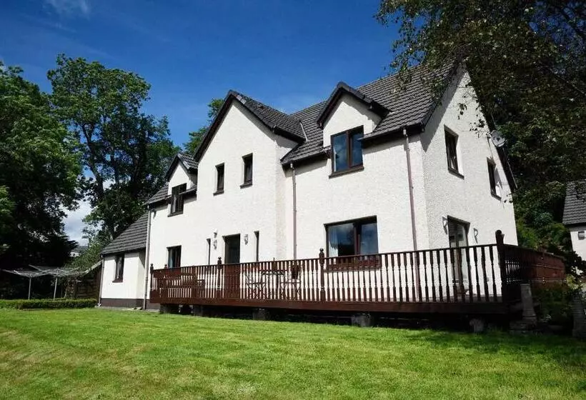 Majatalo Stonefield House