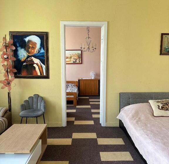 هاستل Sija S House