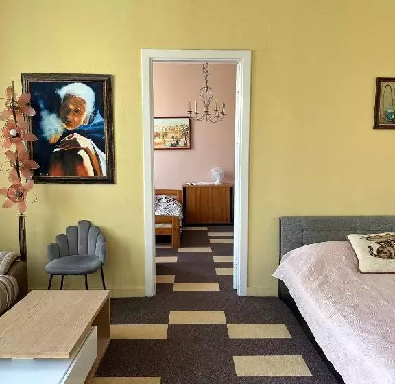 هاستل Sija S House