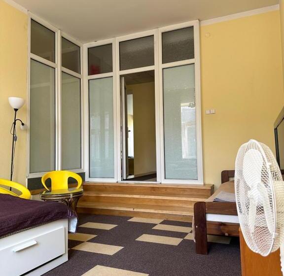 هاستل Sija S House