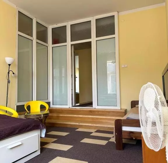 هاستل Sija S House