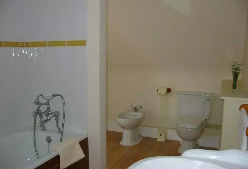 تختخواب و صبحانه Home Farm Cottage Guest House