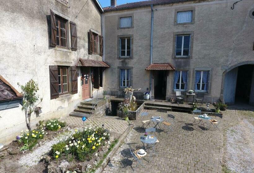 La Maison Du Notaire B&b En Gîte La Belle Rose, Met Zwembad En Huisdier Vriendelijk