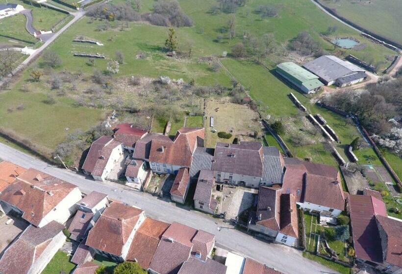 La Maison Du Notaire B&b En Gîte La Belle Rose, Met Zwembad En Huisdier Vriendelijk