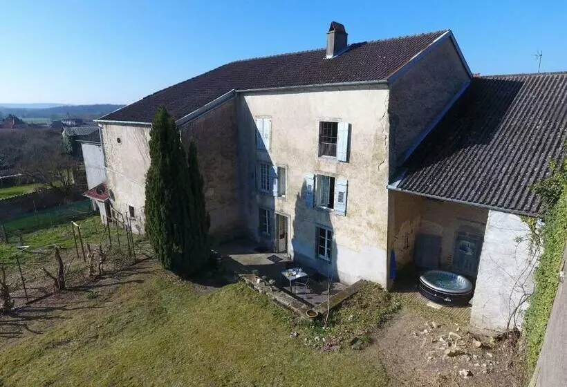 La Maison Du Notaire B&b En Gîte La Belle Rose, Met Zwembad En Huisdier Vriendelijk