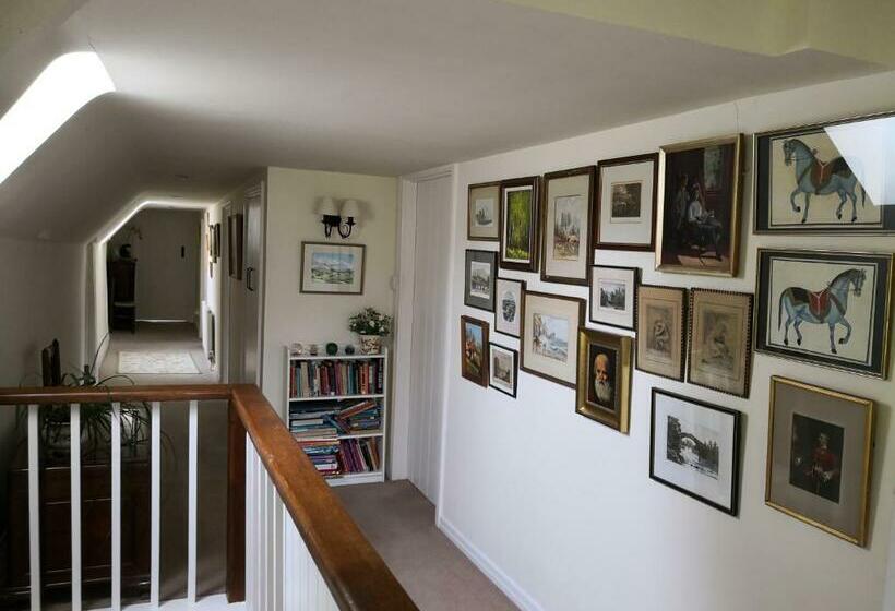 مبيت وإفطار Walnut Tree Farm