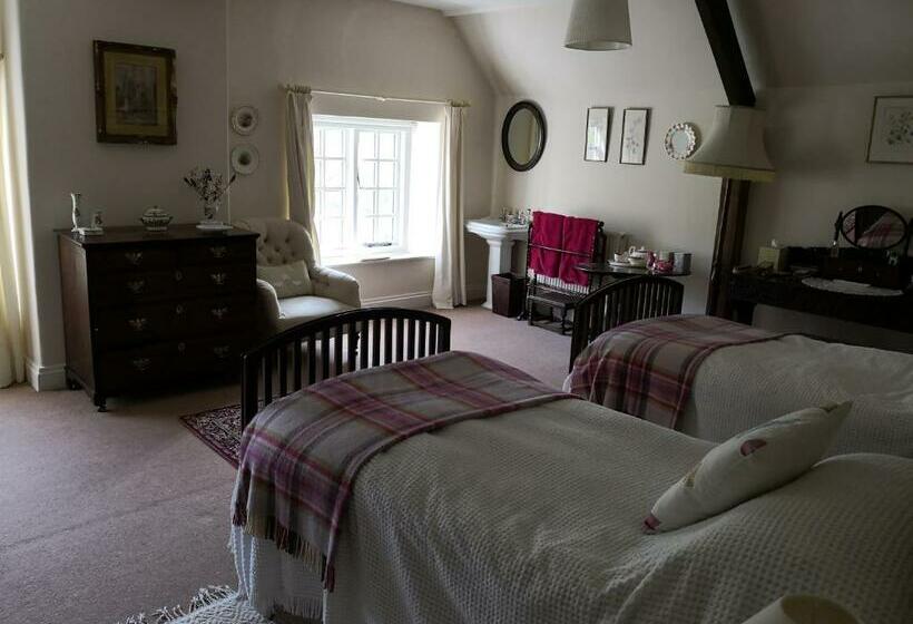 مبيت وإفطار Walnut Tree Farm