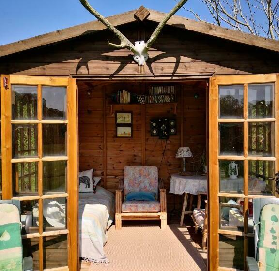 مبيت وإفطار Walnut Tree Farm