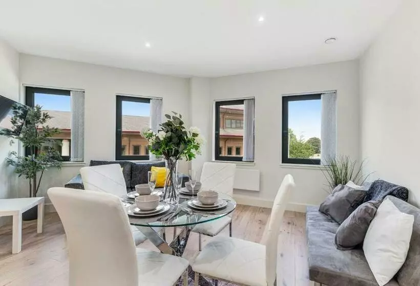 Mondial Apartments At Heathrow