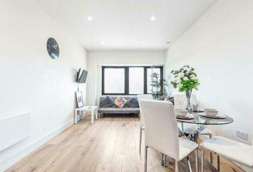 Mondial Apartments At Heathrow