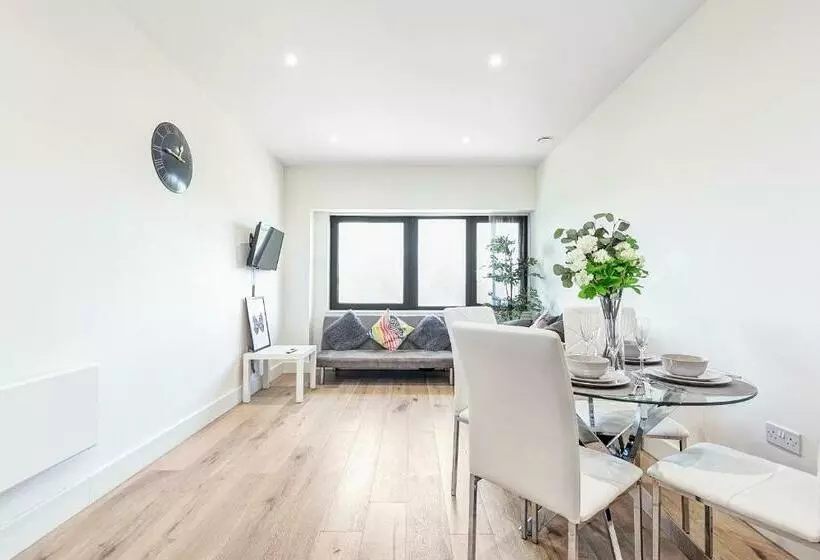 Mondial Apartments At Heathrow