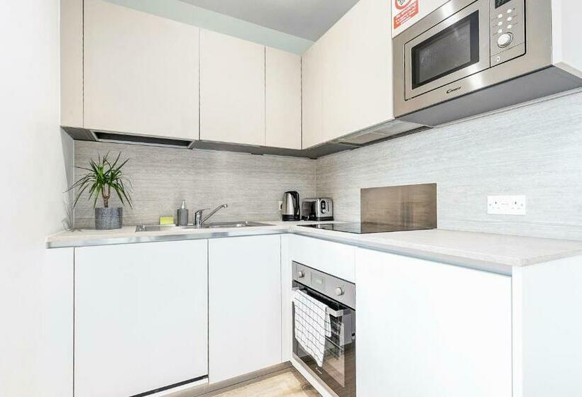 Mondial Apartments At Heathrow