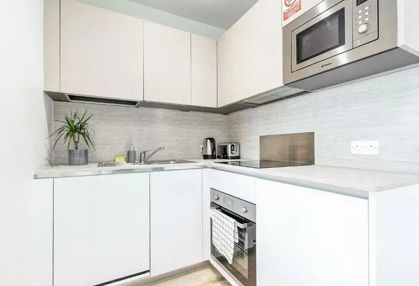 Mondial Apartments At Heathrow
