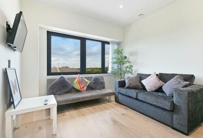 Mondial Apartments At Heathrow