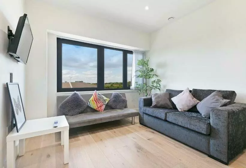 Mondial Apartments At Heathrow