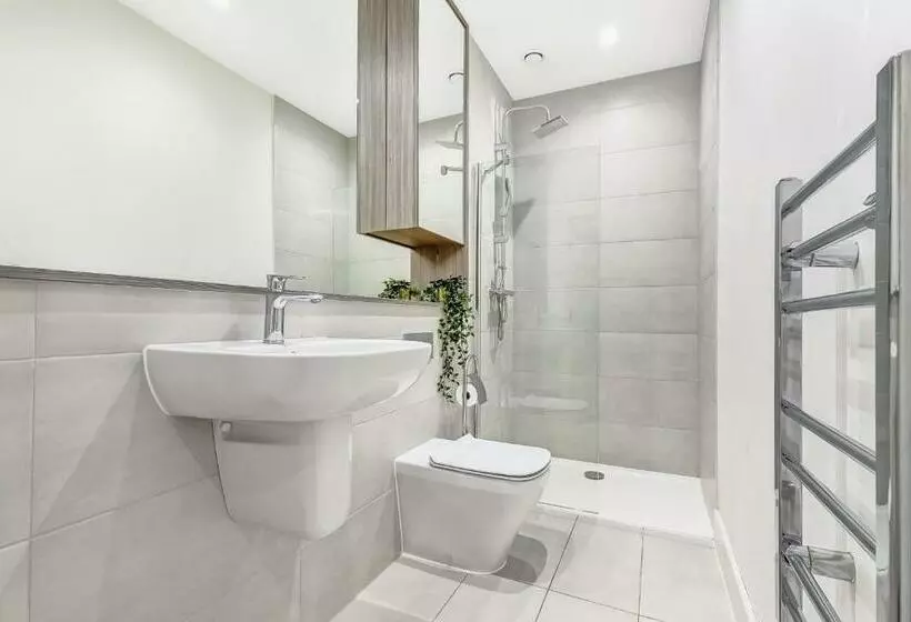 Mondial Apartments At Heathrow