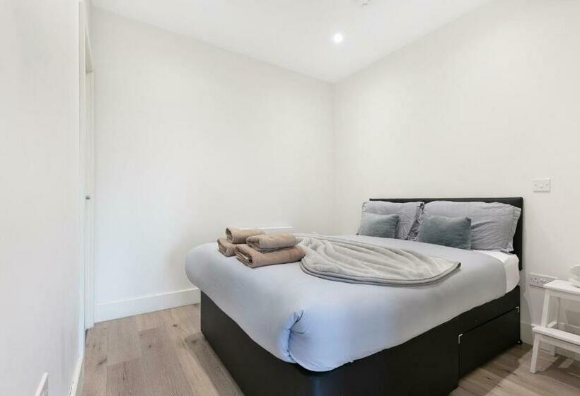 Mondial Apartments At Heathrow