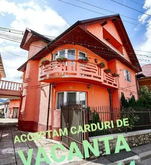 ペンション Camere De Inchiriat Roman