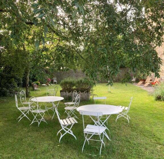 민박 Château De Cauderoue