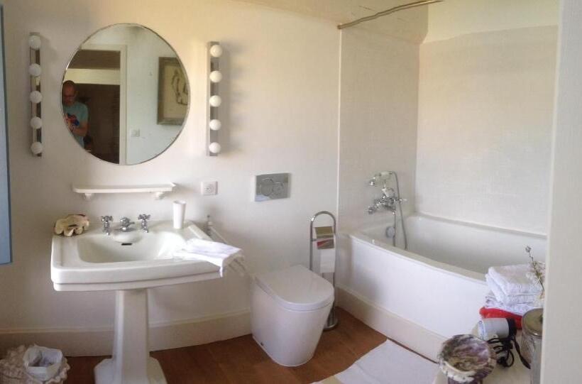 민박 Château De Cauderoue