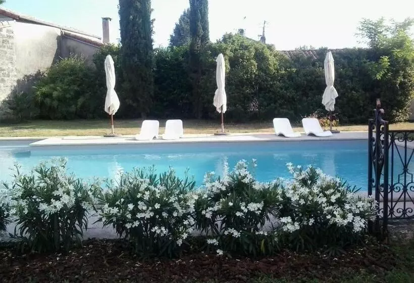 ベッドアンドブレックファースト Château De Cauderoue