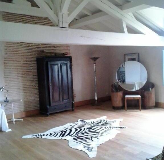 민박 Château De Cauderoue