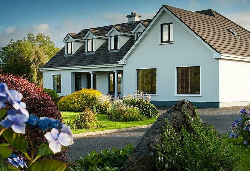 Crossriver Bed And Breakfast