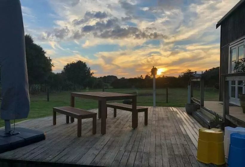 Aamiaismajoitus (B&B) Kakariki Cottage