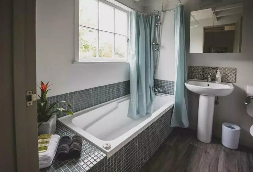 Aamiaismajoitus (B&B) Kakariki Cottage