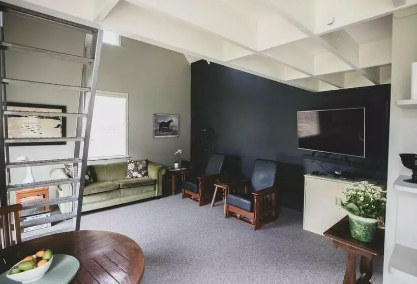 Aamiaismajoitus (B&B) Kakariki Cottage