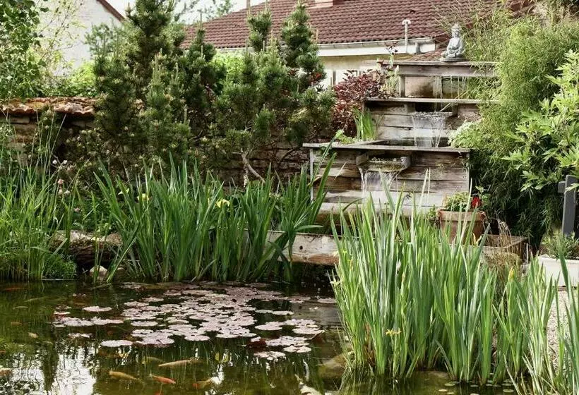 ベッドアンドブレックファースト Les Nymphéas 52