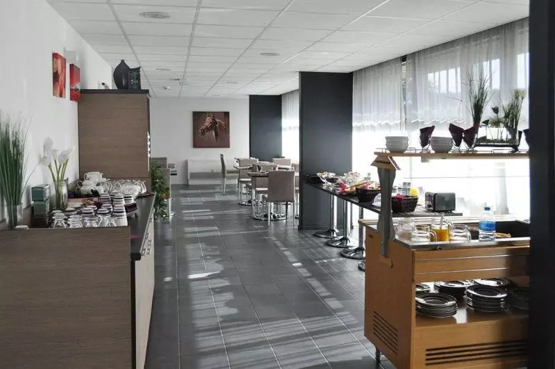 Отель Alezan Hôtel & Résidence