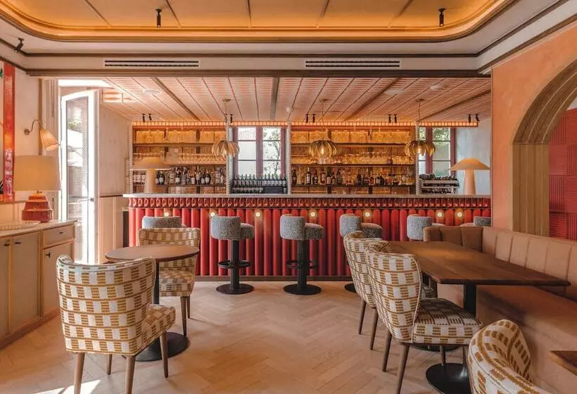 فندق De Silhouette