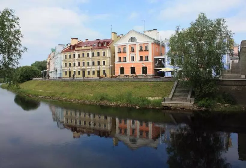 Отель Golden Embankment