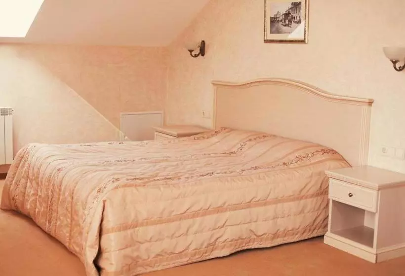 Отель Golden Embankment