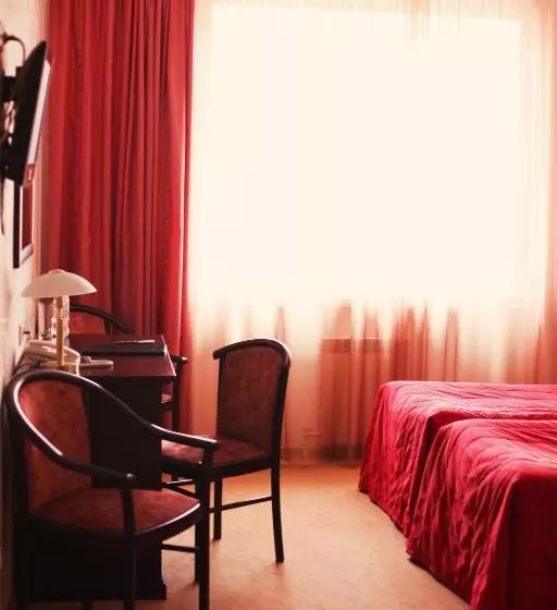 Отель Golden Embankment