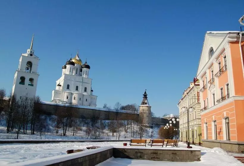 Отель Golden Embankment