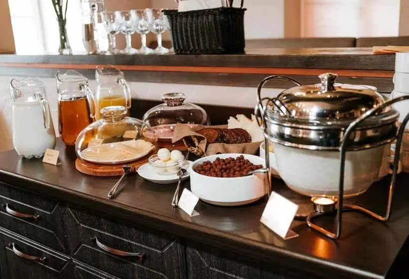 Отель Golden Embankment