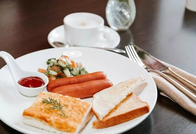 Отель Golden Embankment