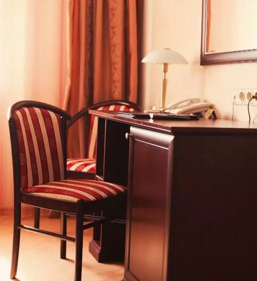 Отель Golden Embankment