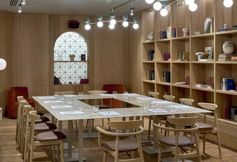 Hotel Verno House Budapest, Vignette Collection, An Ihg