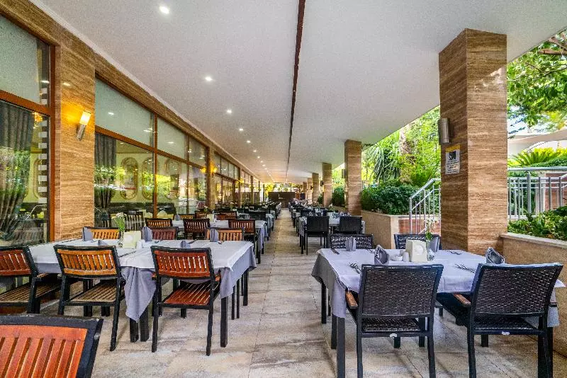 בית מלון כפרי Primasol Hane Family Resort