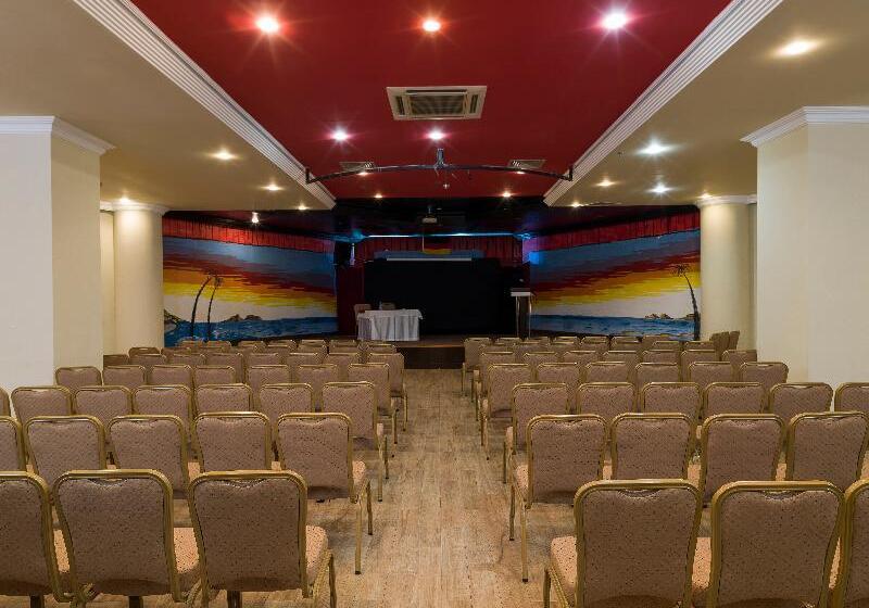 בית מלון כפרי Primasol Hane Family Resort