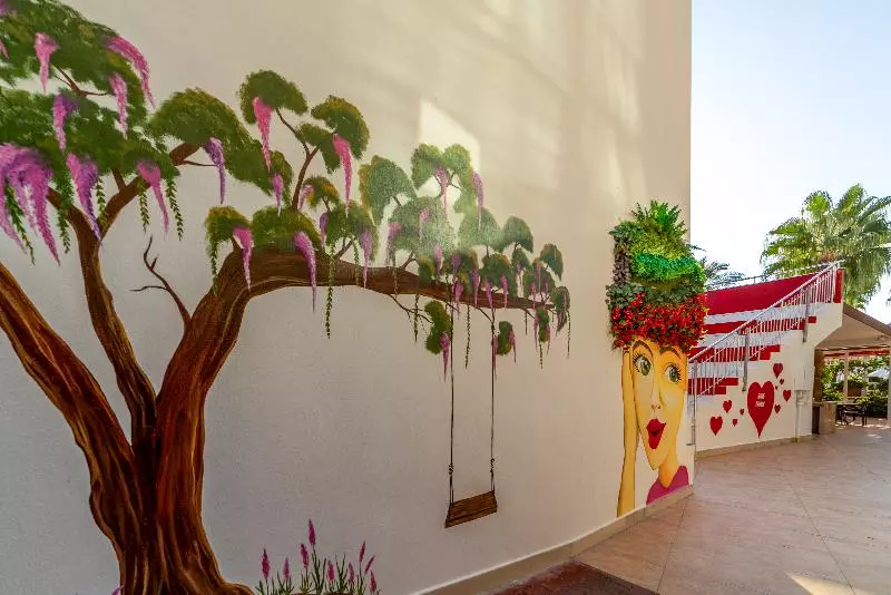 בית מלון כפרי Primasol Hane Family Resort