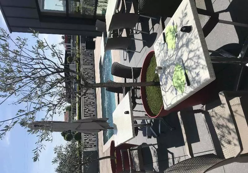 בית מלון כפרי The Originals City, Hôtel Hélios, Roanne Nord