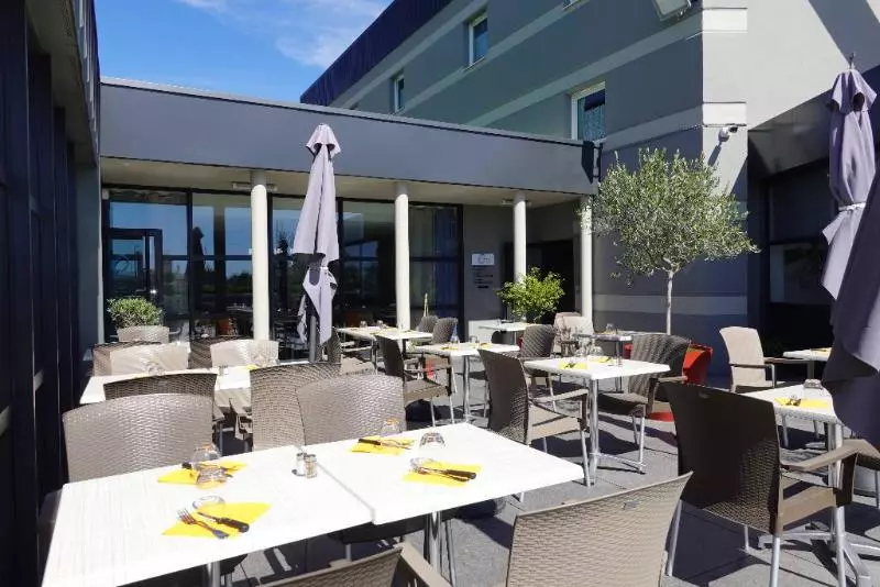 בית מלון כפרי The Originals City, Hôtel Hélios, Roanne Nord