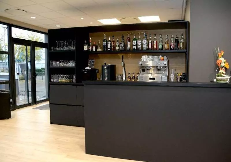 בית מלון כפרי The Originals City, Hôtel Hélios, Roanne Nord