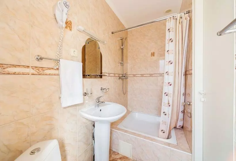 בית מלון כפרי Tonika